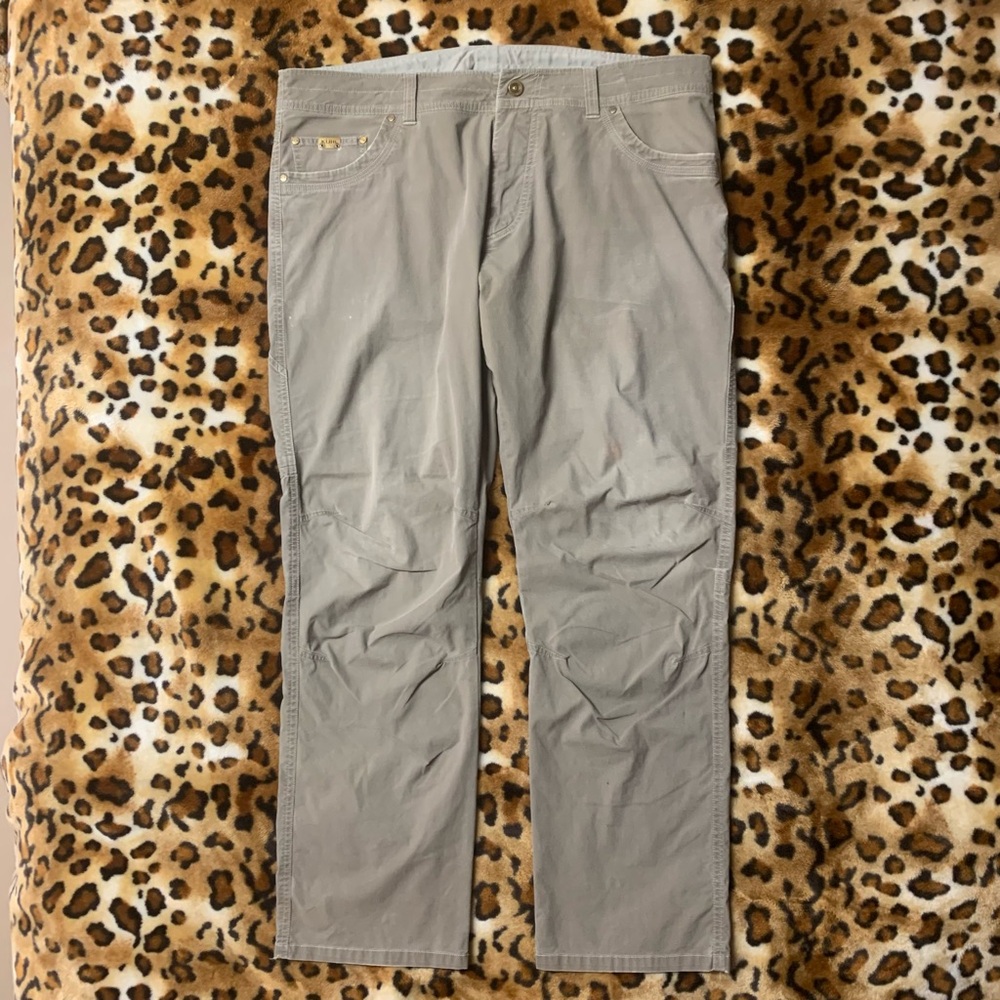 Kuhl revolvr Men's Light tan pants 40x32
